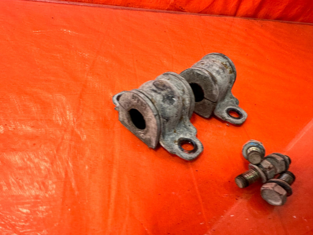 04 08 ACURA TSX   LEFT & RIGHT REAR SWAY BAR BRACKETS & BUSHINGS   OEM #2755