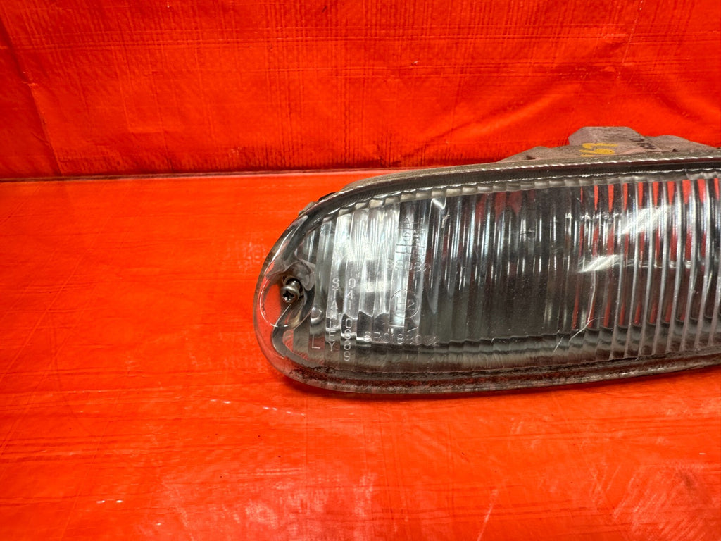 90 97 MAZDA MX 5 MIATA   DRIVER LEFT   FRONT BUMPER SIGNAL CORNER LIGHT OEM #2678