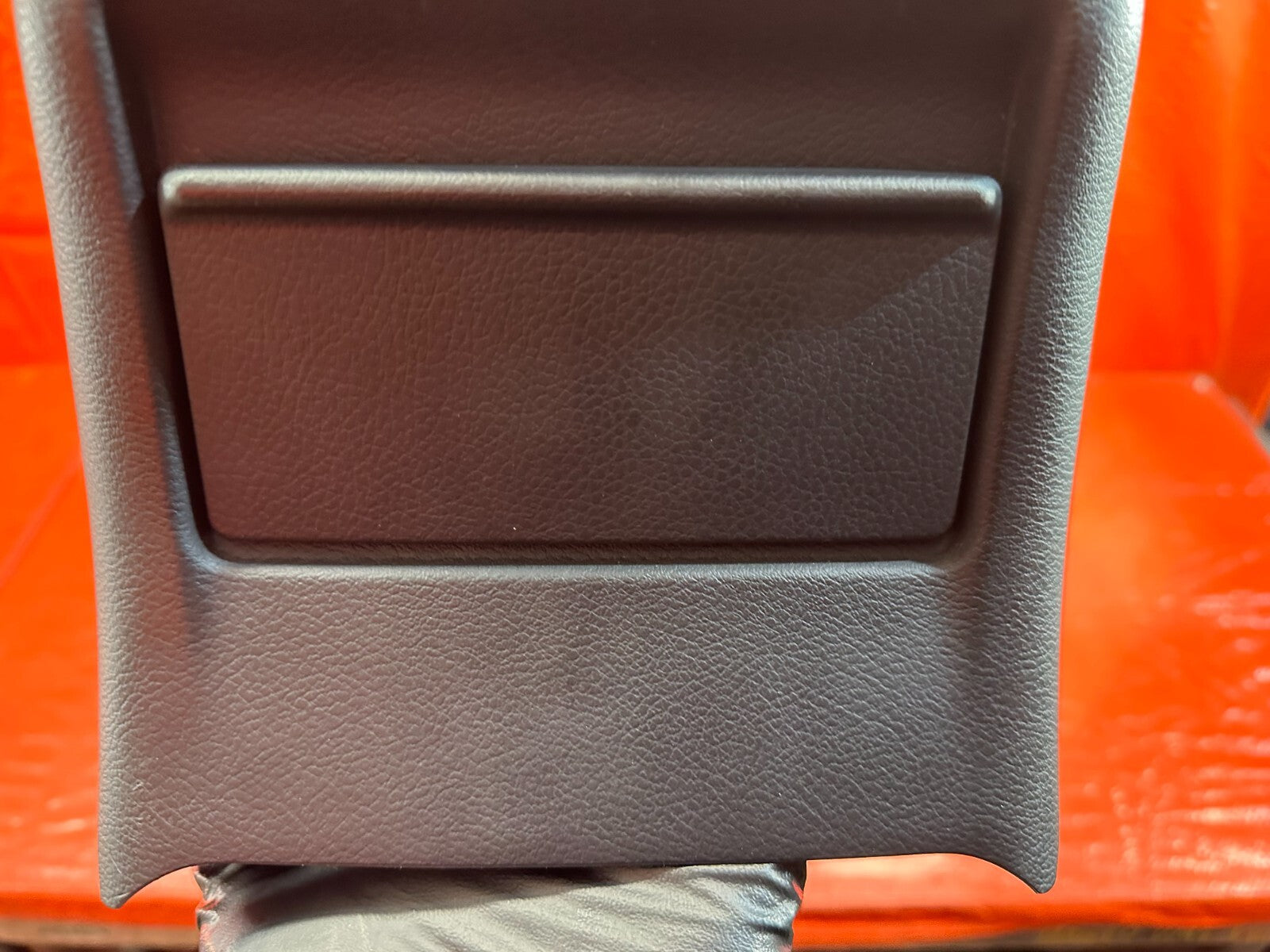 16 20 INFINITI Q50 / 17 20 Q60   ARM REST CENTER CONSOLE   OEM FACTORY OE #2158