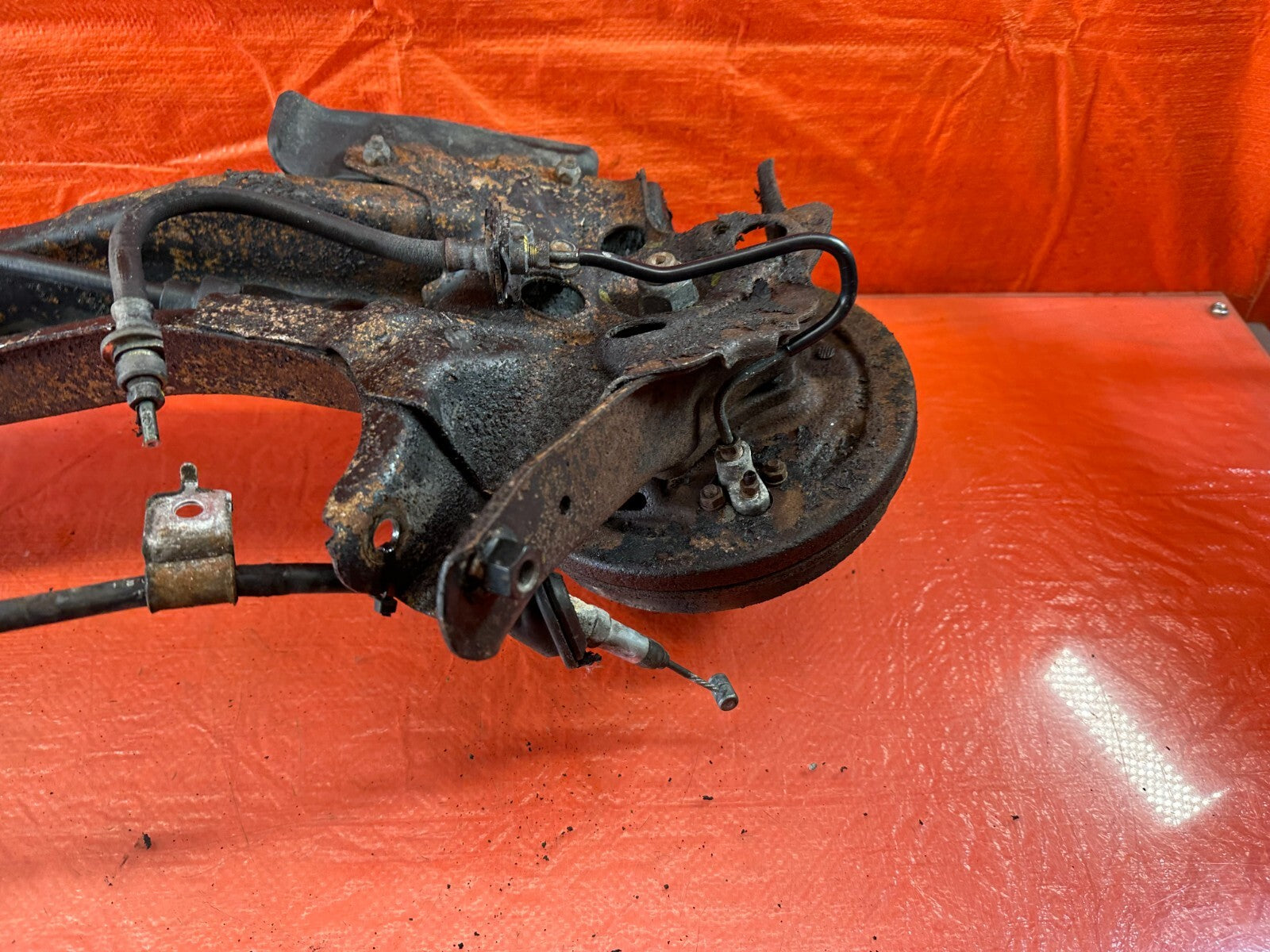 1989 89 HONDA CRX   DRIVER LEFT REAR TRAILING ARM BRAKE DRUM   OEM #2439