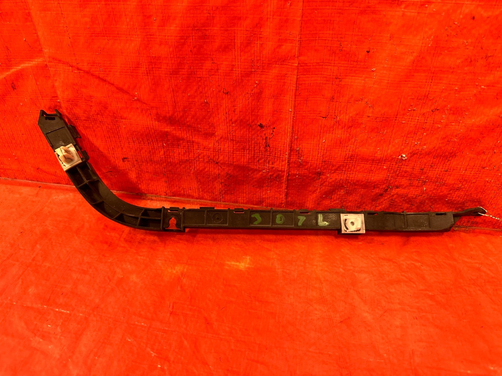 06 11 CIVIC 4D SEDAN   LEFT REAR BUMPER RETAINER CLIP BRACKET   OEM #3071
