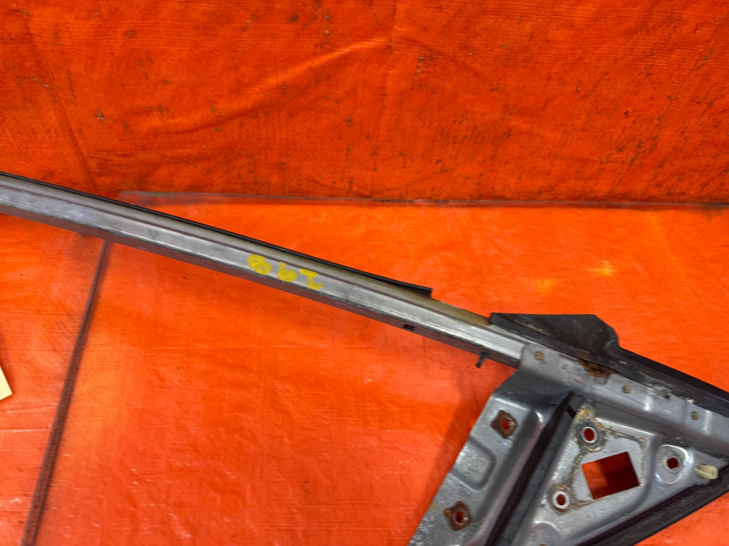 08 13 INFINITI G37 COUPE 2D   WINDOW GUIDE GLASS GUIDE   RIGHT SIDE   OEM #3287