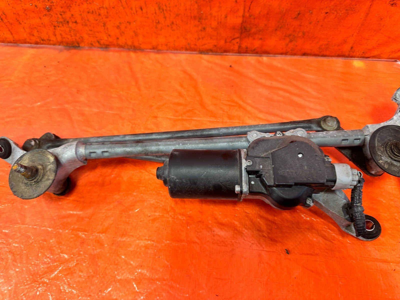 08 15 INFINITI G37 Q60 COUPE FRONT WINDSHIELD WIPER MOTOR LINKAGE OEM #3296