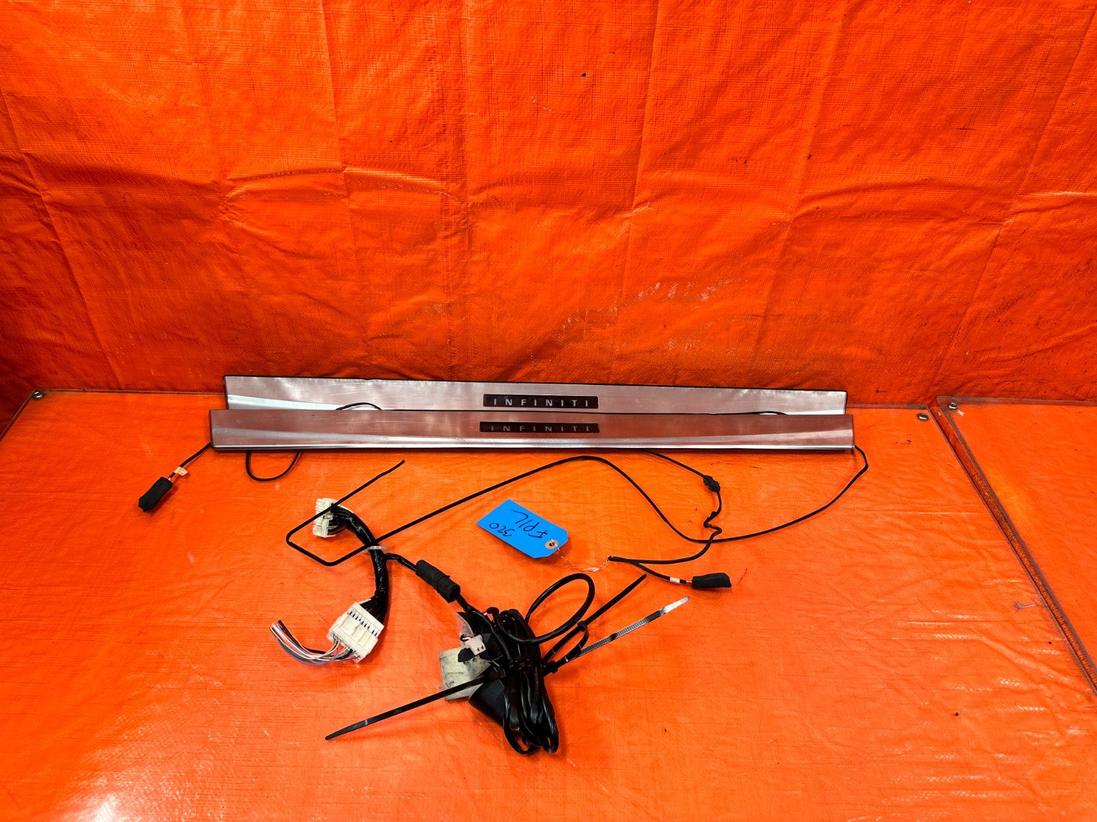 08 15 INFINITI G37 Q60 COUPE   ILLUMINATING FLOOR PILLARS W/ PLUG N PLAY HARNESS0