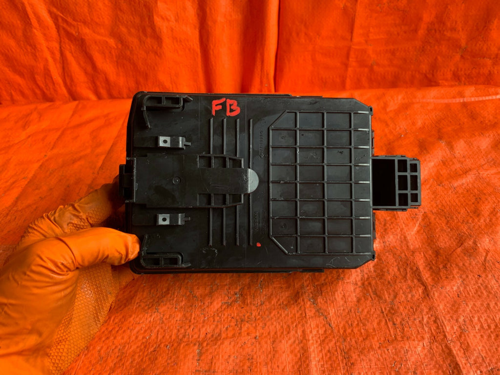 OEM 2017 2018 Q60   2018 Q50 FUSE BOX JUNCTION CONTROL PANEL 284B7 5CA0D  6