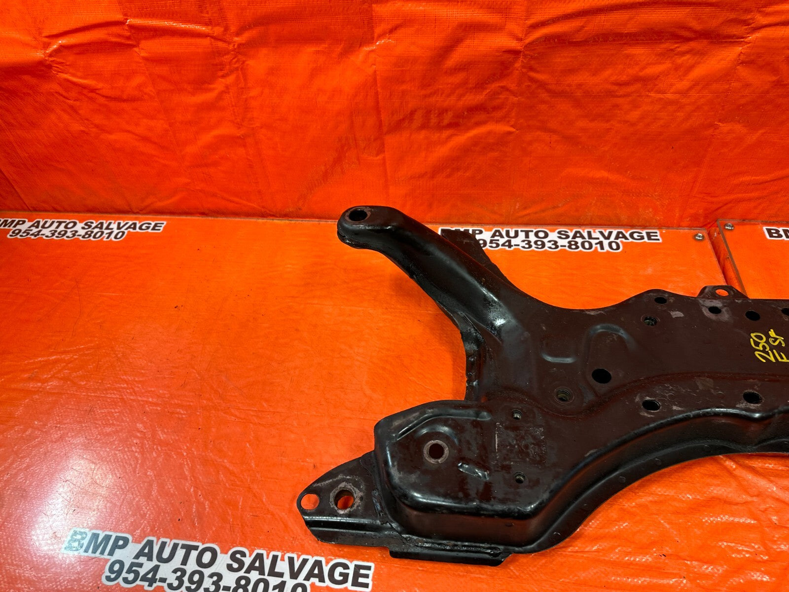 00 05 TOYOTA CELICA   FRONT SUBFRAME CROSSMEMBER K FRAME ENGINE CRADLE   OEM 2509