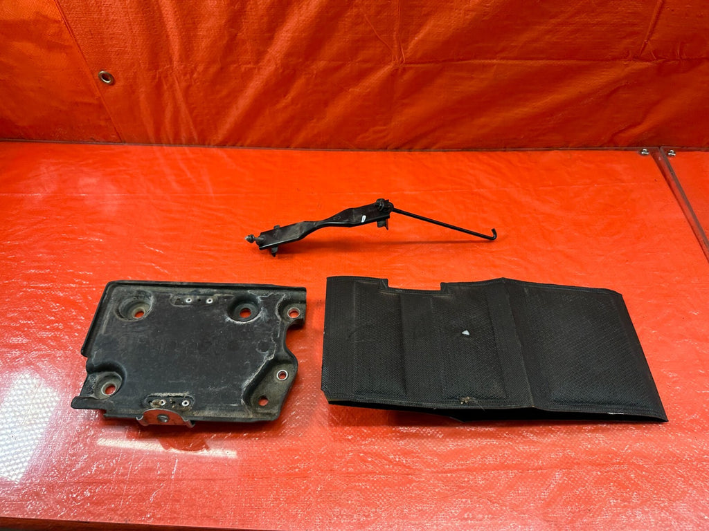 16 20 INFINITI Q50 & Q60 3.0L BATTERY TRAY MOUNTING BRACKET W/ TIE DOWN OEM #2159