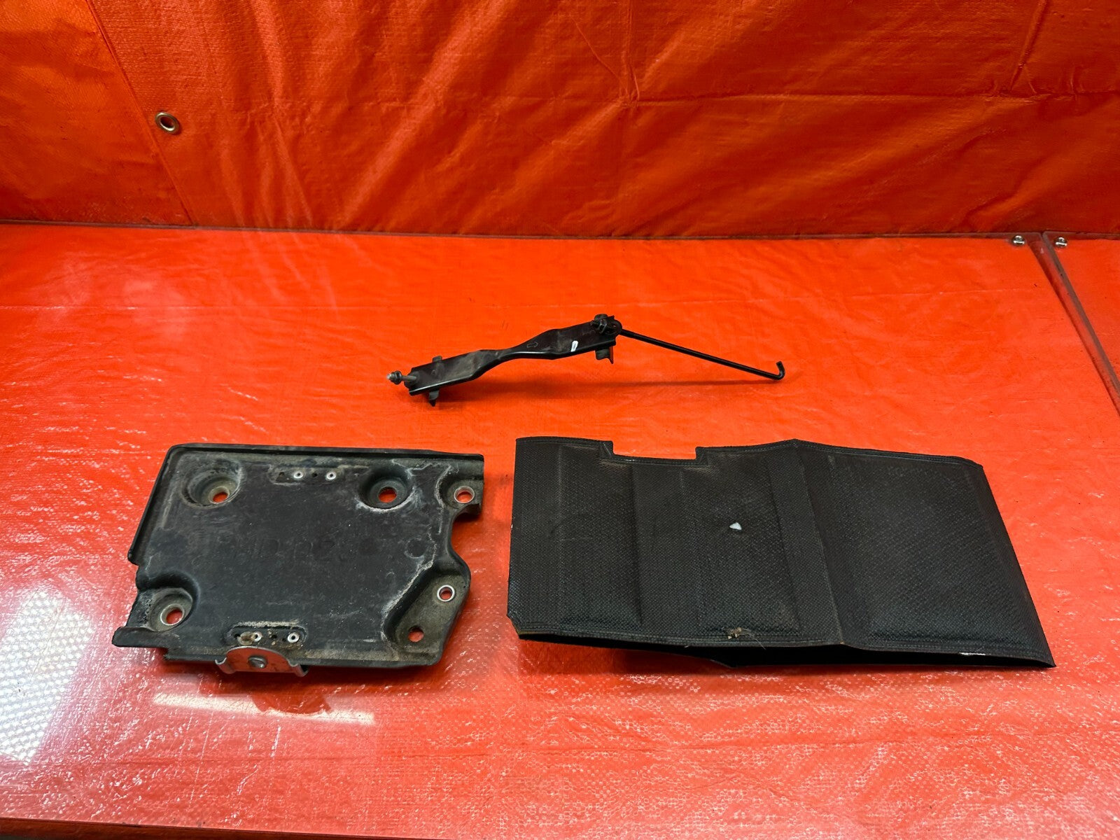 16 20 INFINITI Q50 & Q60 3.0L BATTERY TRAY MOUNTING BRACKET W/ TIE DOWN OEM #2159