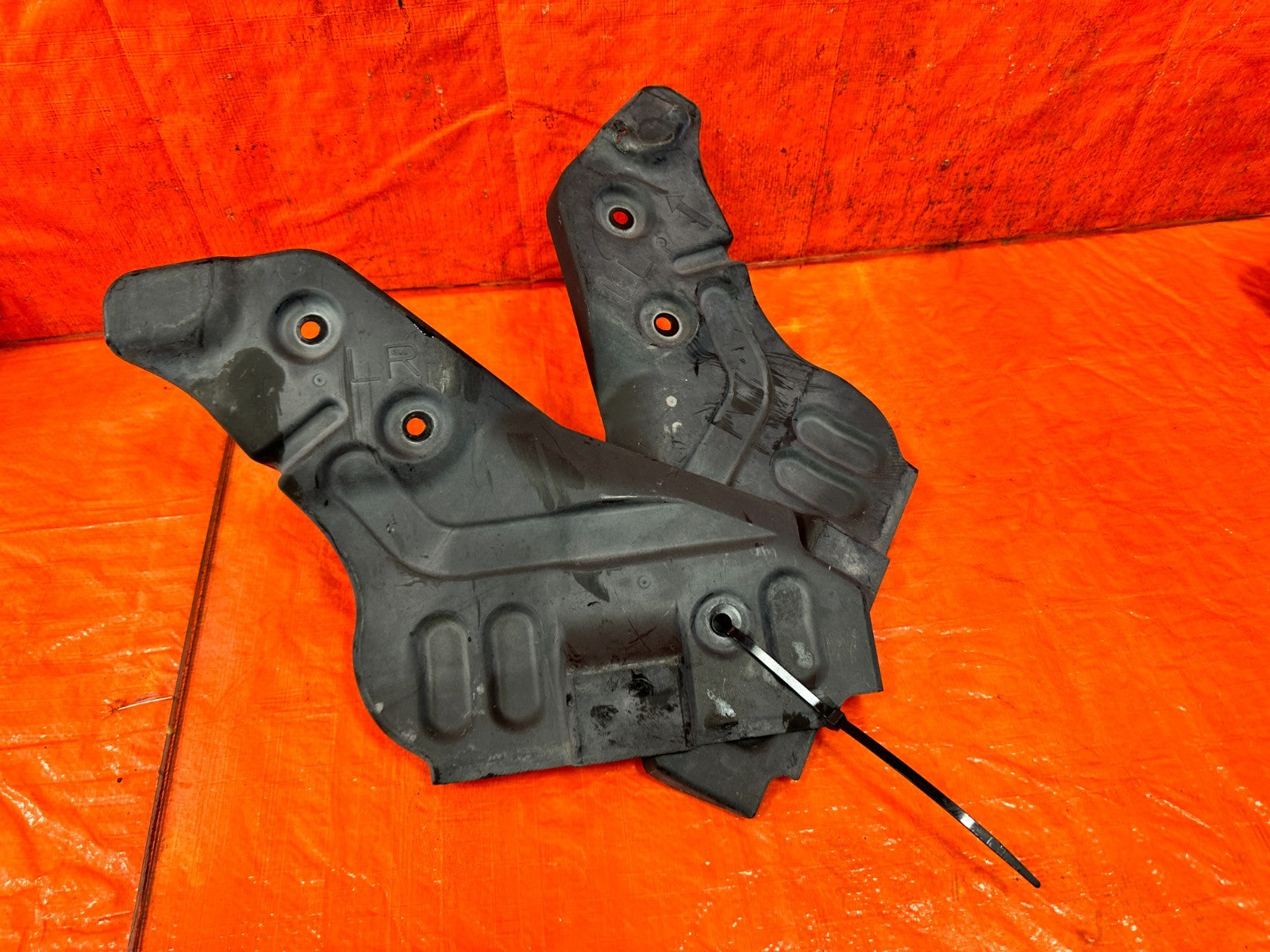 08 15 INFINITI G37 & Q60 COUPE LEFT AND RIGHT REAR SUBFRAME BRACKET DUST SHIELDS9