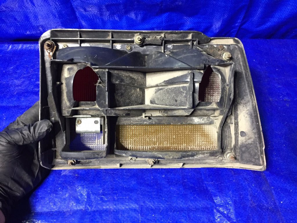 OEM 1984 1985 1986 1987 1988 89 TOYOTA COROLLA SEDAN DRIVER LEFT TAIL LIGHT4