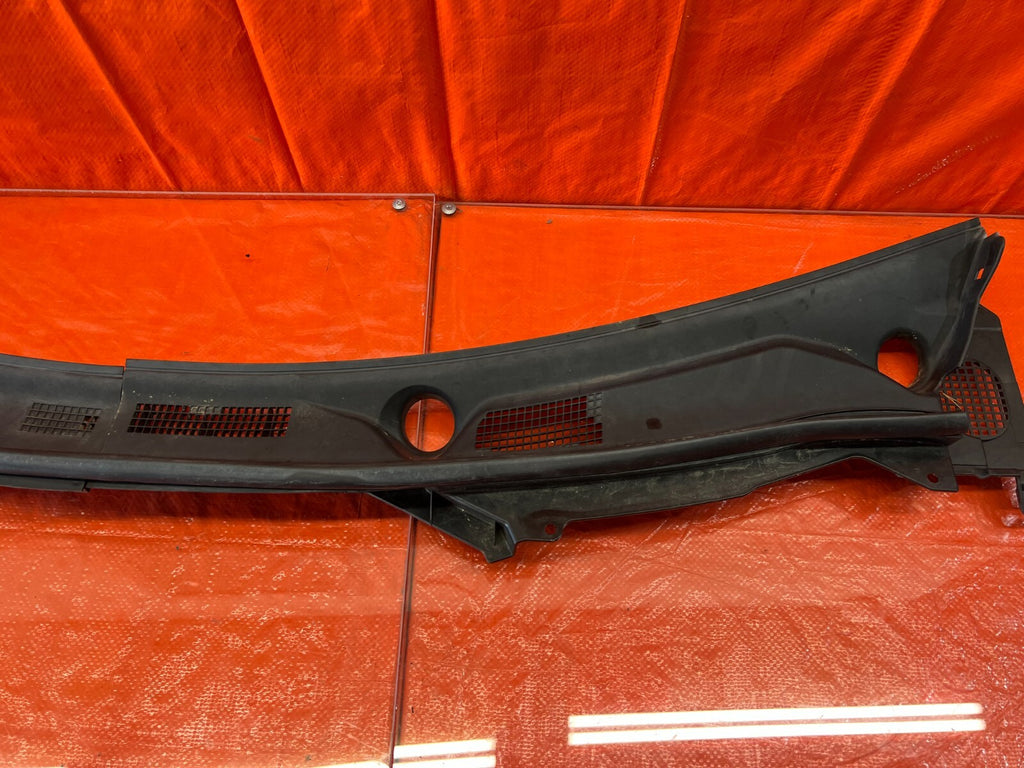 14 20 INFINITI Q50 Q60   WINDSHIELD WIPER COWL TRIM PLASTIC   OEM FACTORY #1144