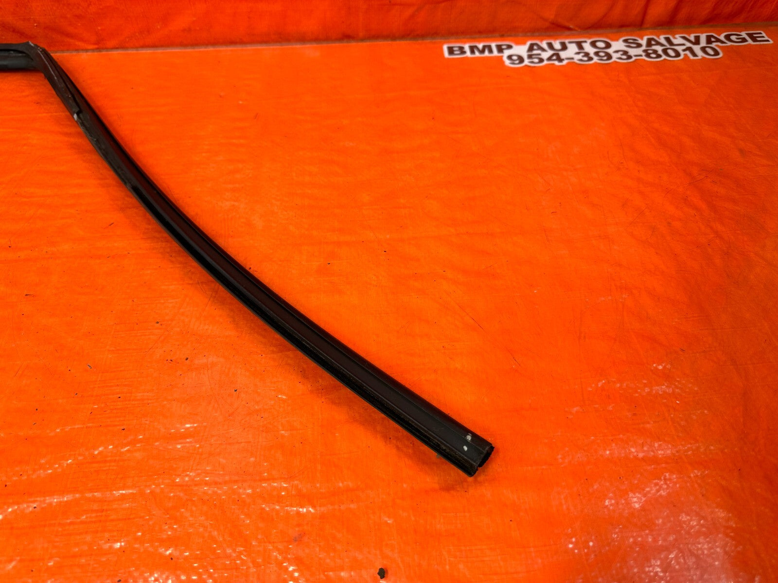 92 95 HONDA CIVIC COUPE HATCH PASSENGER RIGHT WEATHER STRIP RUN CHANNEL OEM #2572