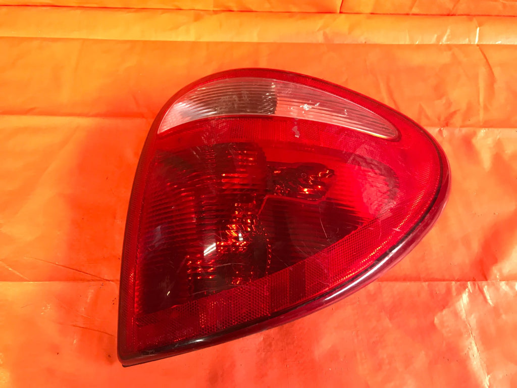 OEM 2003 03 DODGER CARAVAN PASSENGER RIGHT TAIL LIGHT LAMP R RH0