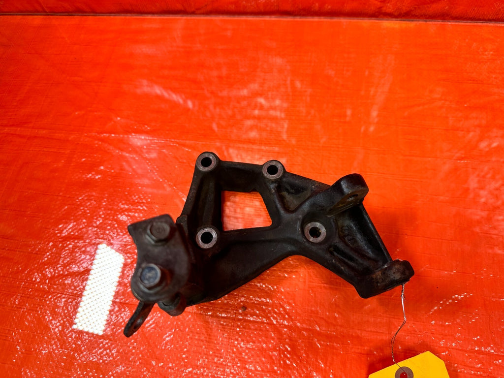 93 01 HONDA PRELUDE   H22 ENGINE MODELS ONLY   ALTERNATOR BRACKET   OEM #2635