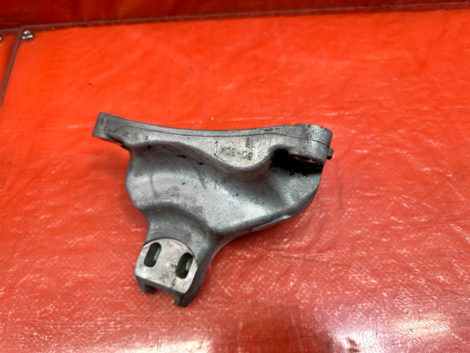 04 08 ACURA TSX   FRONT ALUMINUM ENGINE MOUNTING BRACKET   OEM #2058