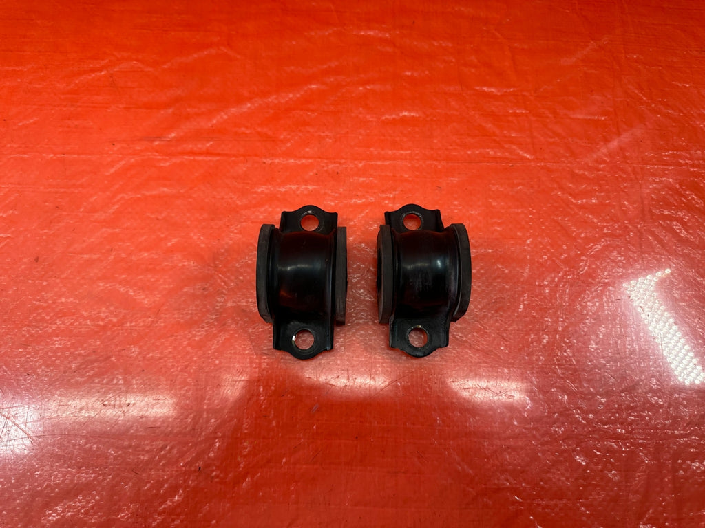 04 08 ACURA TSX   FRONT SWAY STABILIZER BAR BUSHINGS AND BRACKETS   OEM #2098