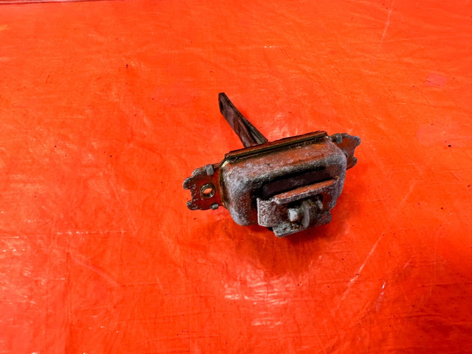 92 96 HONDA PRELUDE   LEFT OR RIGHT   DOOR CHECKER HINGE ARM STOPPER OEM #273 17