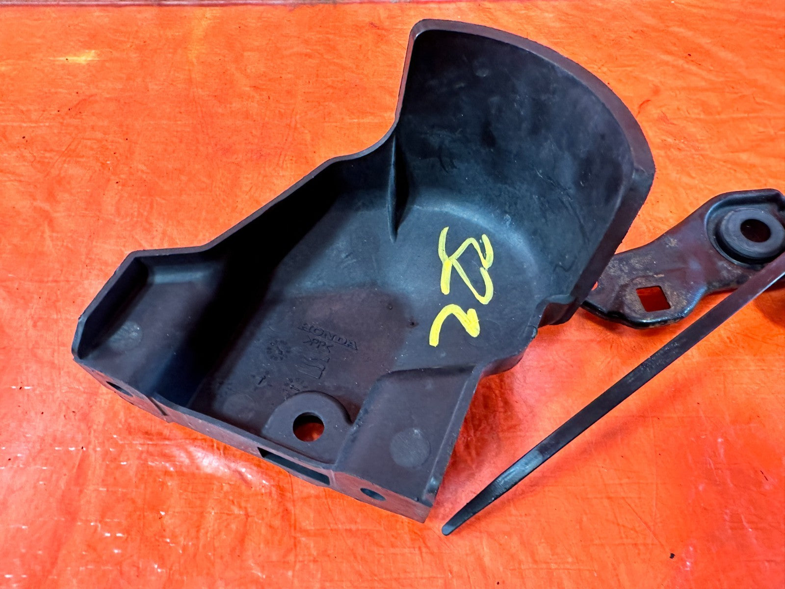 04 08 ACURA TSX   RADIATOR BRACKET SET LEFT & RIGHT BRACKETS   OEM FACTORY #3223
