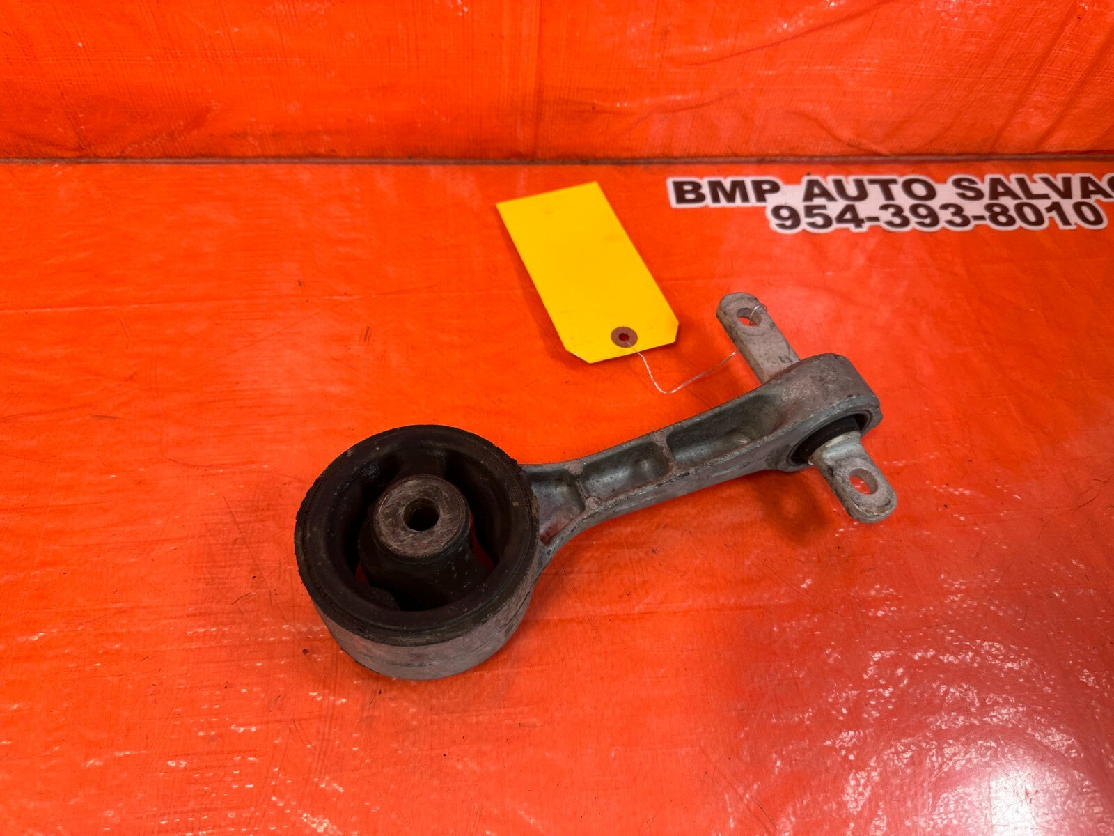 06 11 HONDA CIVIC SEDAN 1.8L   UPPER TORQUE ROD MOUNT MANUAL TRANS ONLY OEM 2607
