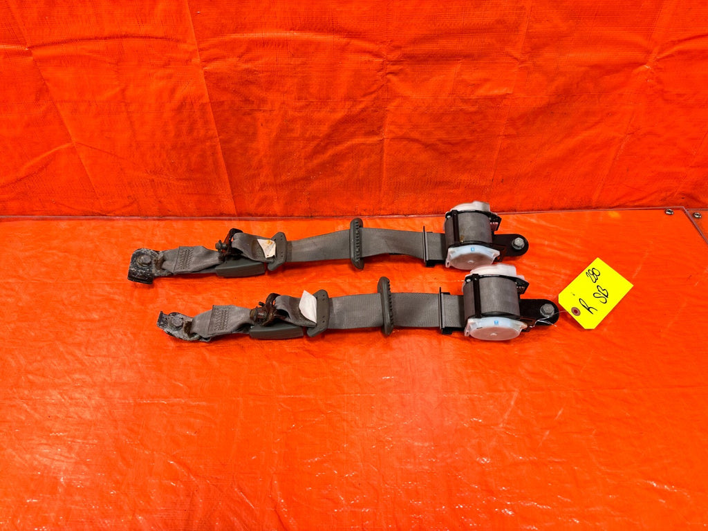 02 06 ACURA RSX TYPE S & BASE   REAR SEAT BELT SET LEFT RIGHT TAN GRAY OEM #2800