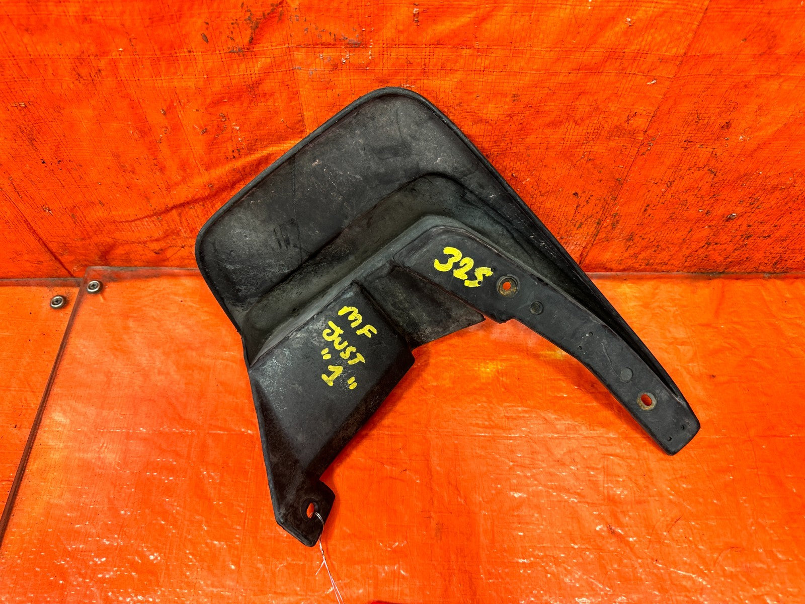 90 91 HONDA CIVIC HATCHBACK   DRIVER LEFT REAR MUD FLAP   OEM FACTORY OE #3258