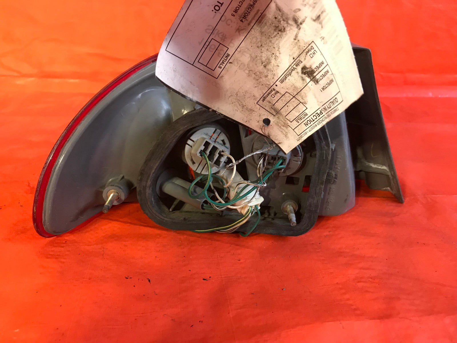 OEM 2000 00 TOYOTA COROLLA PASSENGER RIGHT TAIL LIGHT OUTER LAMP R RH6