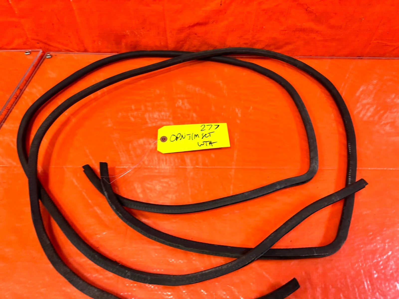 88 91 HONDA CRX   CHASSIS TO DOOR OPEN TRIM WEATHER STRIP LEFT RIGHT   OEM #2773