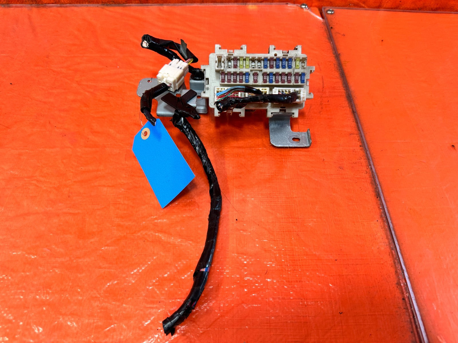 08 13 INFINITI G37 COUPE 2D   INTERIOR CABIN UNDER DASH FUSE BOX PANEL OEM 3201