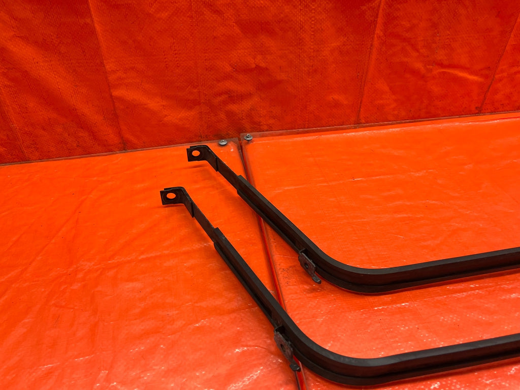 08 15 INFINITI G37 COUPE GAS GASOLINE FUEL TANK MOUNTING STRAPS BAND SET OEM 1697