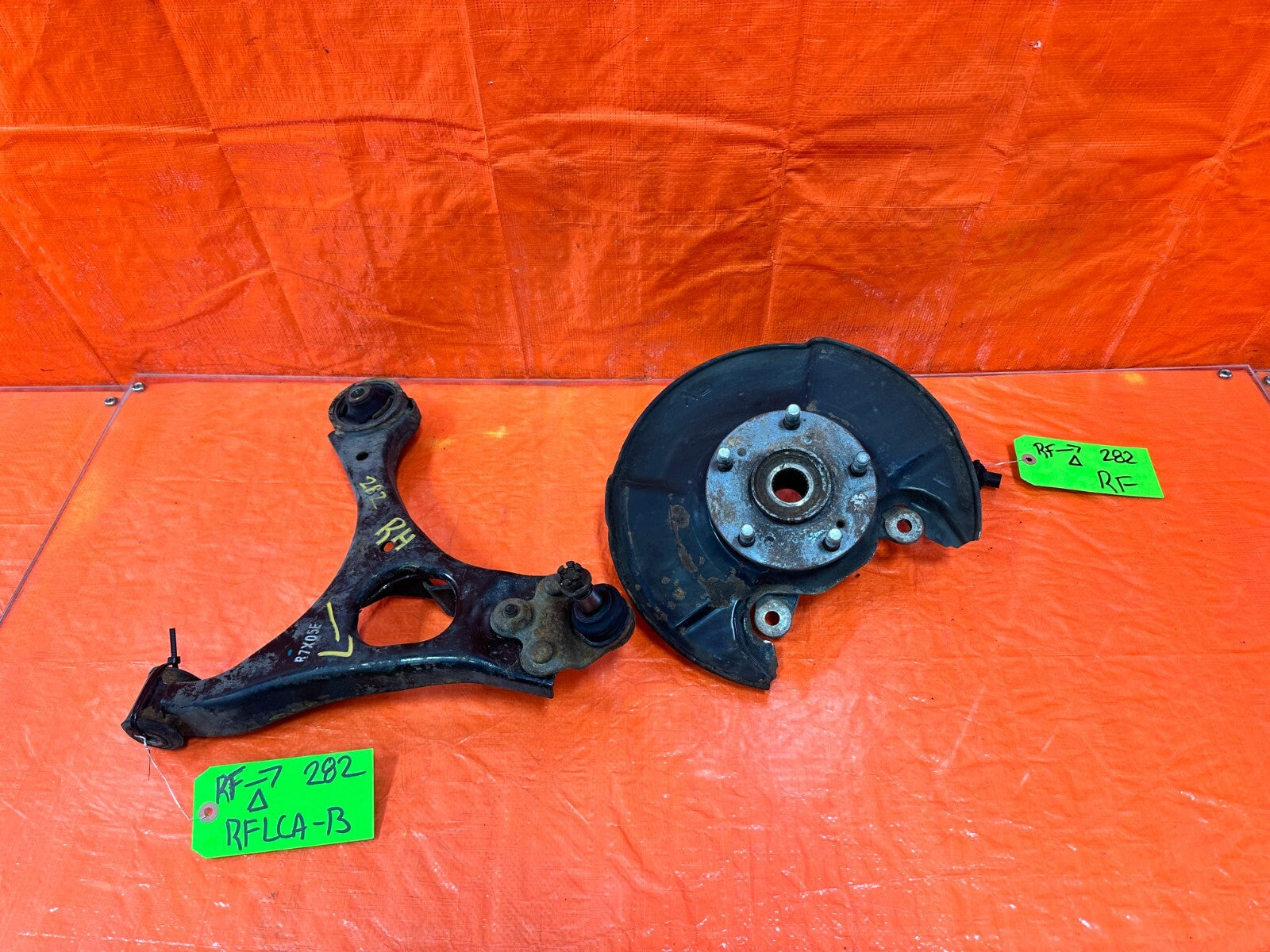 06 11 HONDA CIVIC SI 2D & 4D PASSENGER RIGHT FRONT SPINDLE KNUCKLE HUB OEM #2820