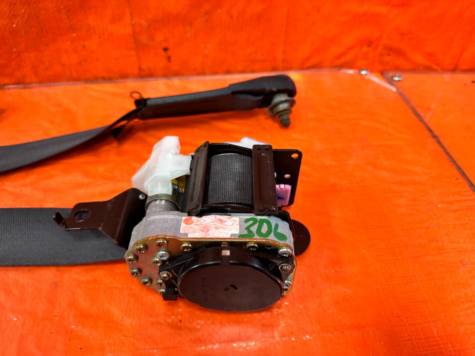 02 05 HONDA CIVIC SI EP3 HATCHBACK   LEFT & RIGHT FRONT SEAT BELTS   OEM #3069