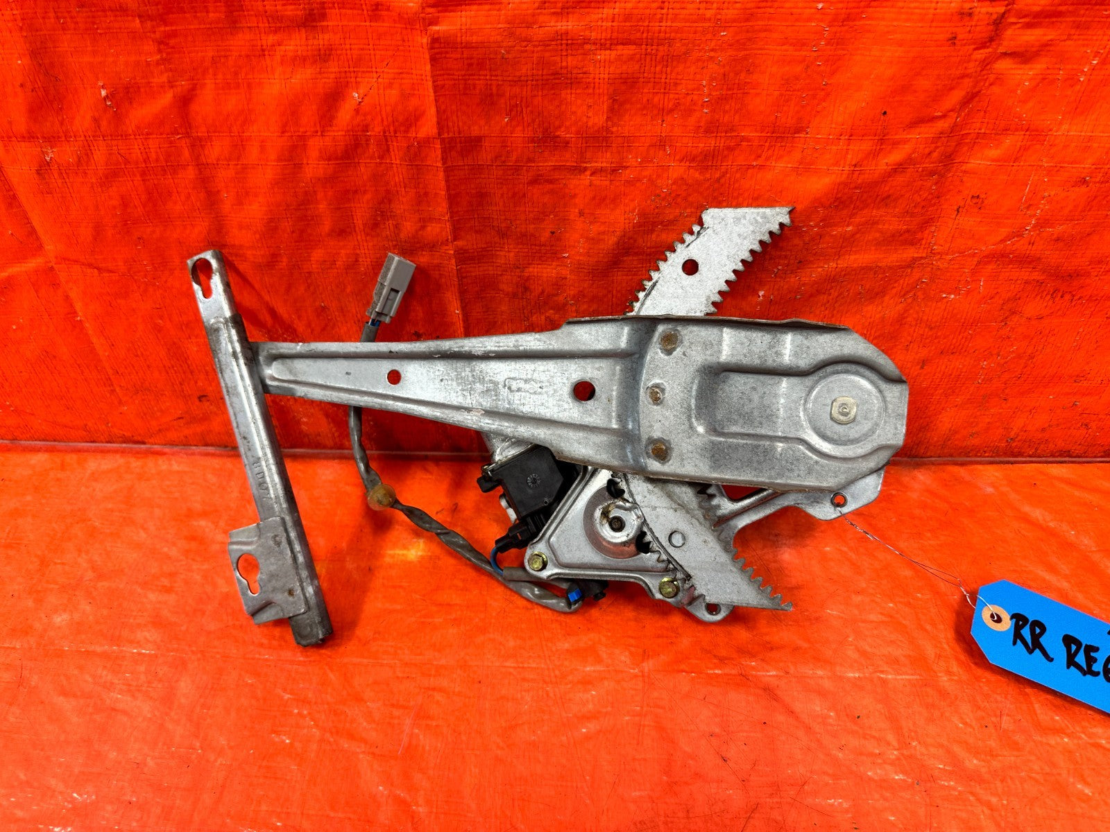 97 01 HONDA CR V CRV PASSENGER RIGHT REAR WINDOW REGULATOR W/ MOTOR   OEM #3014