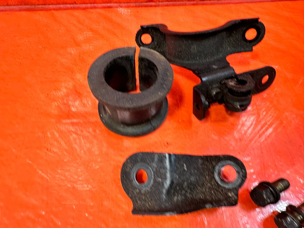 04 08 ACURA TSX   POWER STEERING RACK BRACKETS W/ BOLTS HARDWARE   OEM #2914