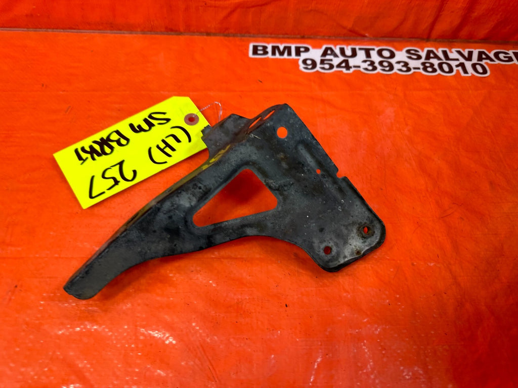 92 95 HONDA CIVIC   FENDER MOUNTING BRACKET SUPPORT BRACE DRIVER LEFT   OEM 2572
