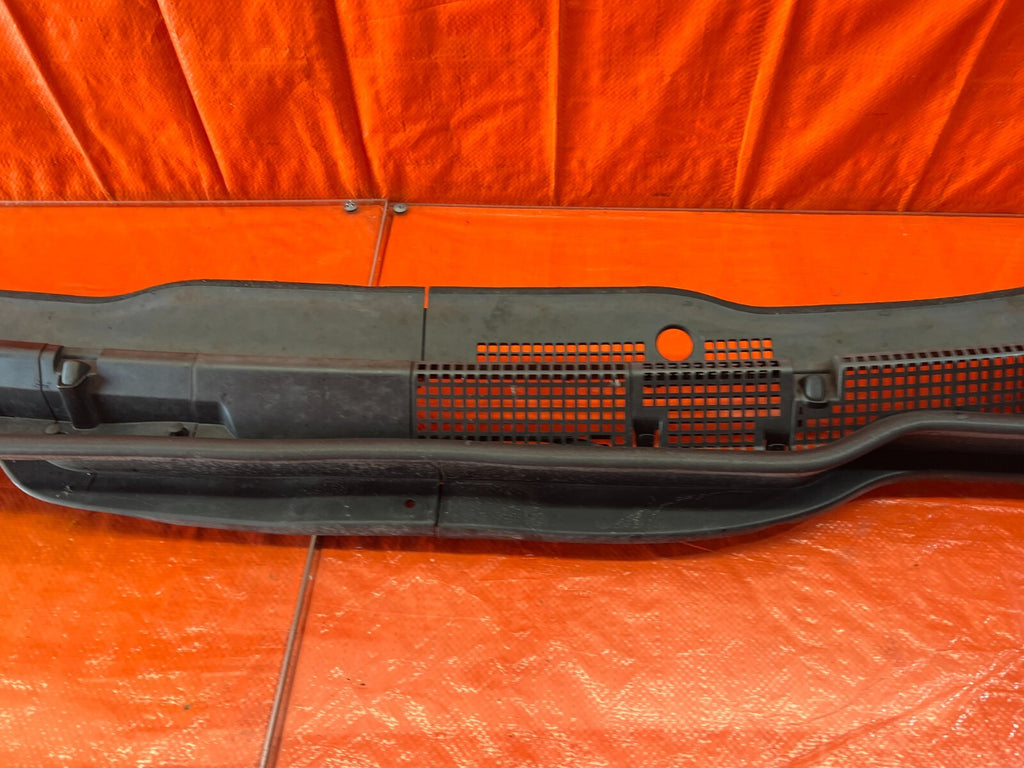 04 05 ACURA TSX   WINDSHIELD WIPER COWL TRIM PLASTIC   OEM FACTORY #1566