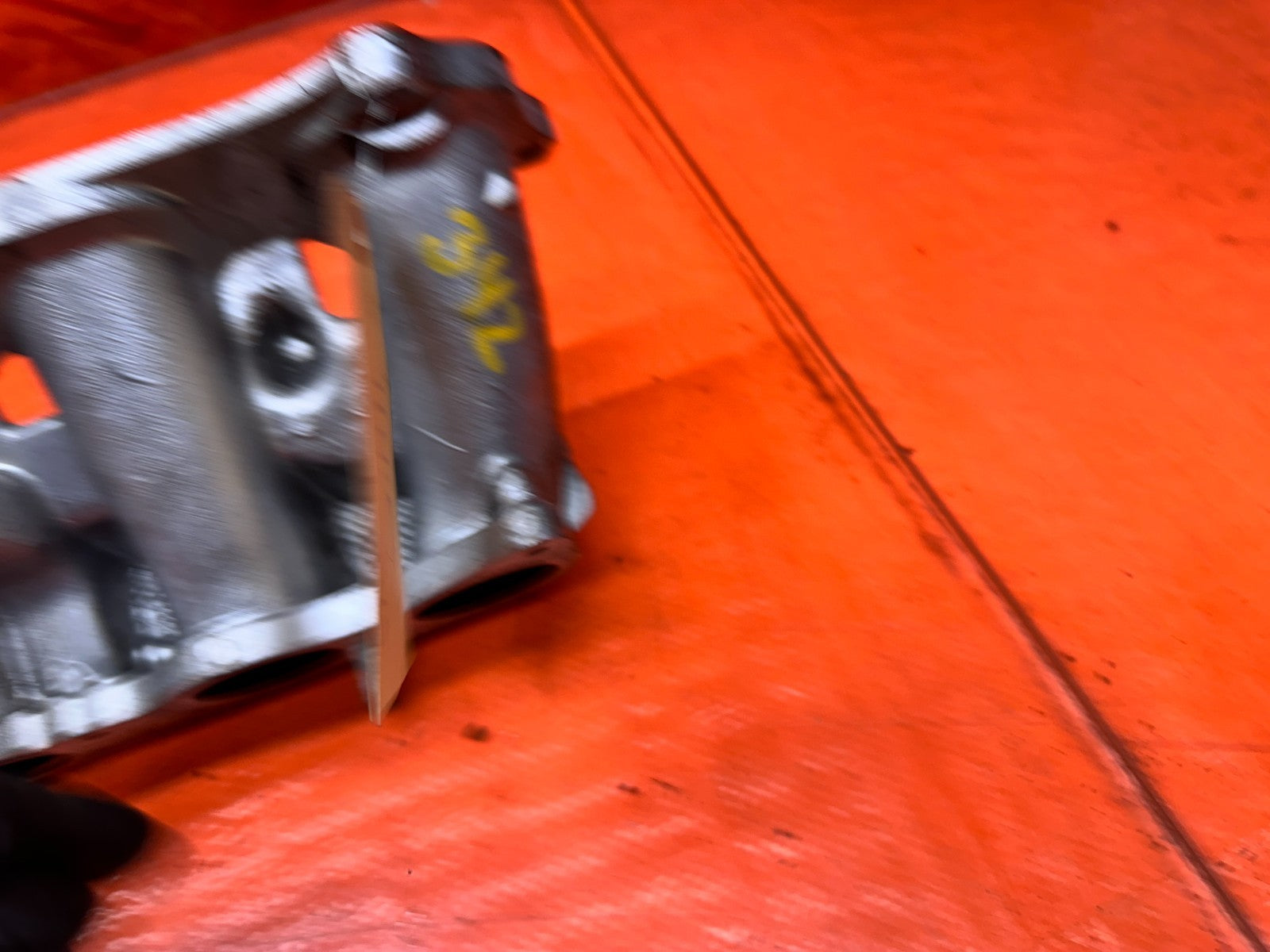 04-05 ACURA TSX 4D 2.4L K24A2 RBB INNER ALUMINUM INTAKE MANIFOLD RUNNER OEM #34213
