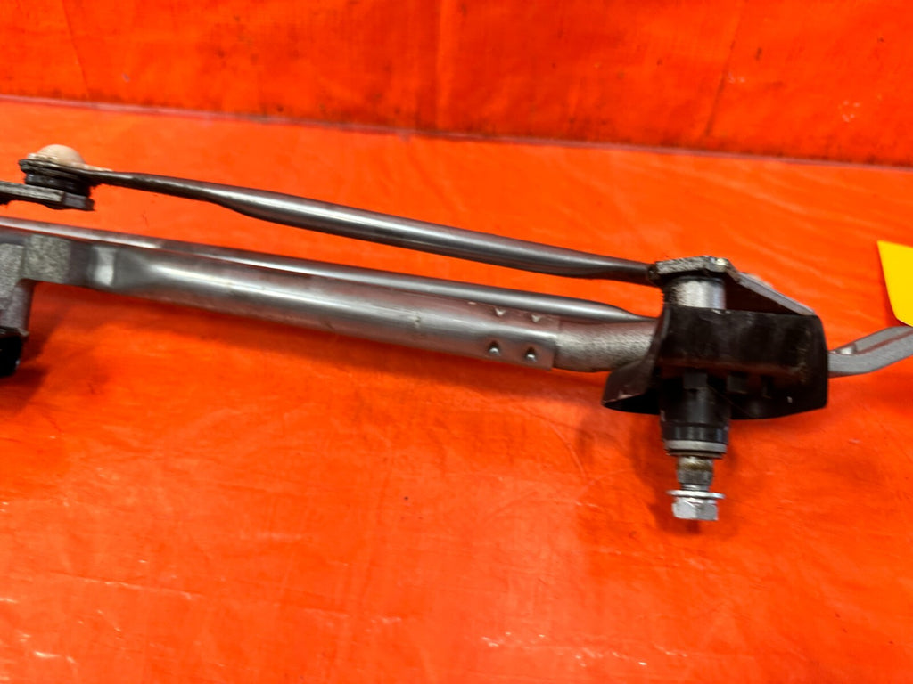 13 20 SUBARU BRZ   WINDSHIELD WIPER MOTOR W/ LINKAGE   OEM FACTORY #2928