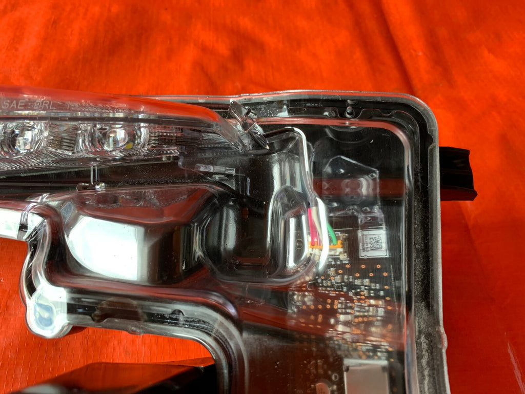 OEM 2017 2018 17 18 TOYOTA COROLLA XSE   DRIVER LEFT DAYTIME RUNNING LIGHT DRL4