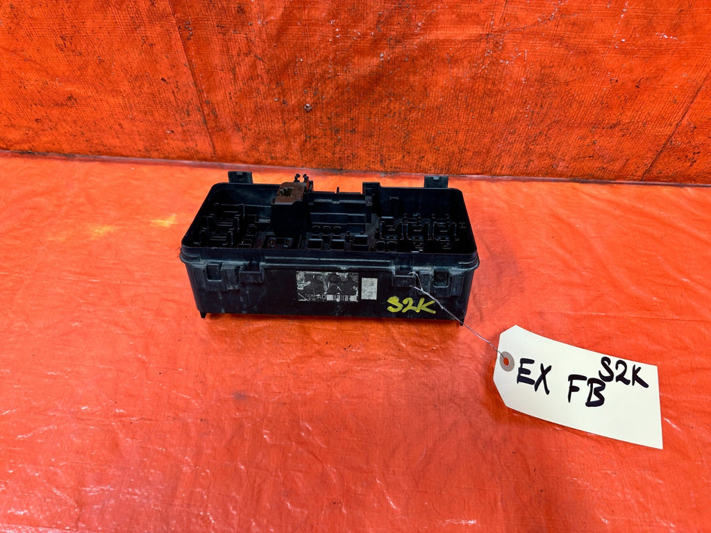 00 05 HONDA S2000   EXTERIOR ENGINE BAY UNDER THE HOOD FUSE BOX PANEL   OEM #S2K0