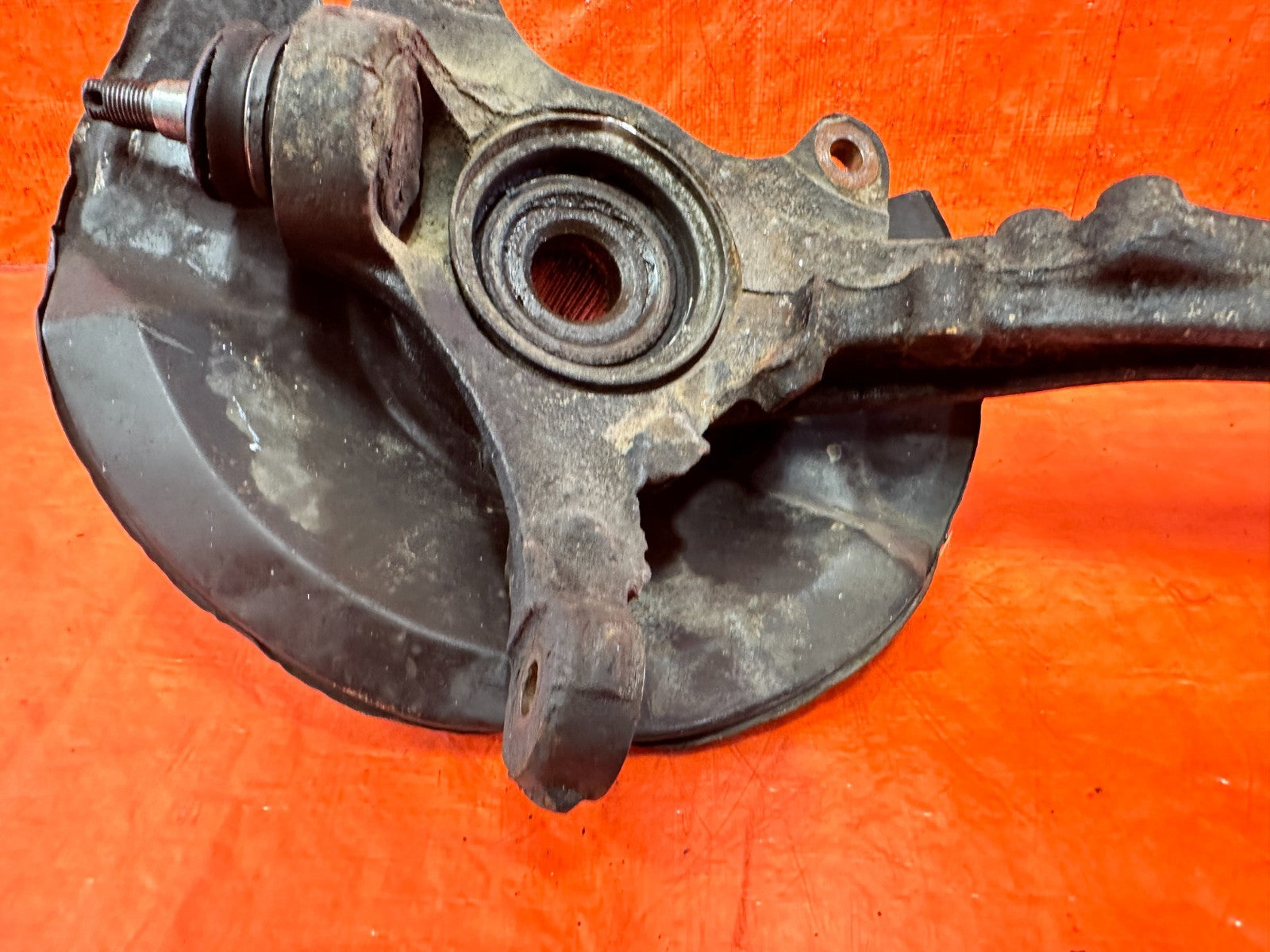 92 95 HONDA CIVIC   EX MODEL   PASSENGER RIGHT FRONT SPINDLE KNUCKLE HUB   32712