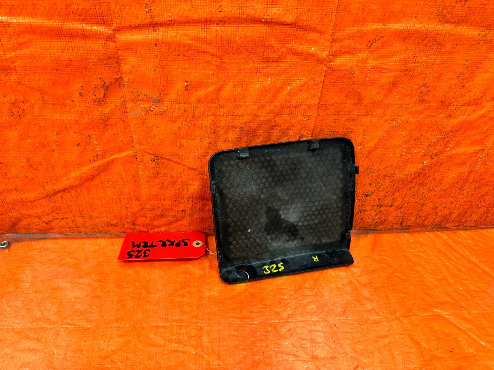 90 91 HONDA CIVIC HATCHBACK   PASSENGER RIGHT DOOR PANEL SPEAKER COVER OEM 3255
