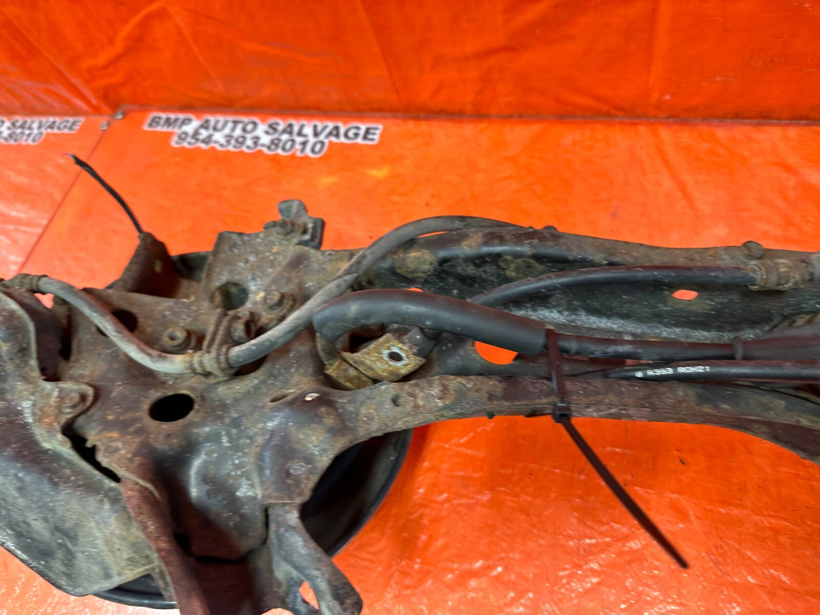 94 01 ACURA INTEGRA   PASSENGER RIGHT REAR TRAILING ARM WITH CALIPER ROTOR CABLE19