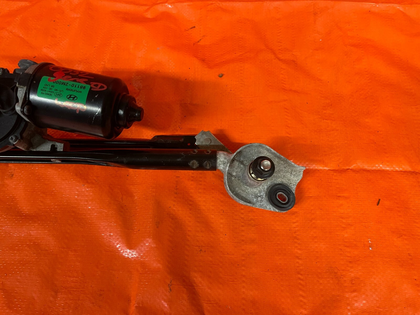 10 16 HYUNDAI GENESIS 2D COUPE   WINDSHIELD WIPER MOTOR W/ LINKAGE COMPLETE OEM1