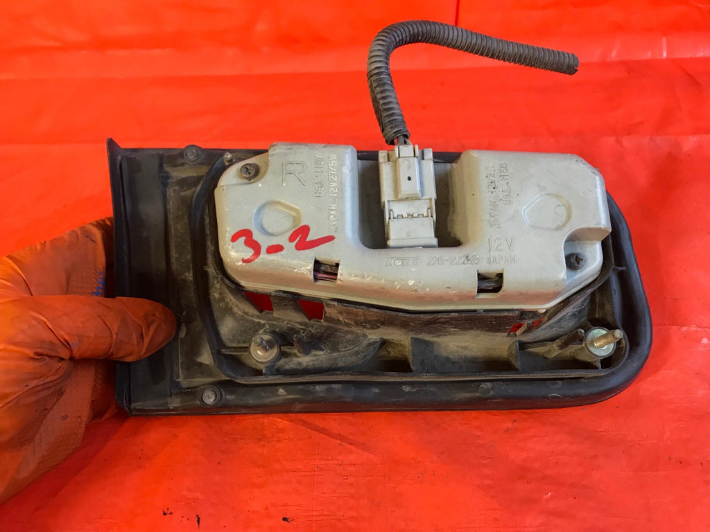 OEM 1998 1999 98 99 ACURA INTEGRA SEDAN PASSENGER RIGHT INNER TAIL LIGHT TRUNK 4