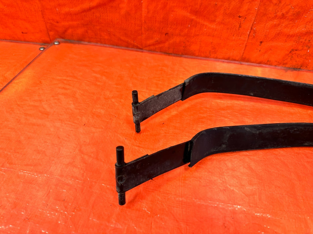 10 16 HYUNDAI GENESIS COUPE GASOLINE GAS FUEL TANK STRAP SET STRAPS SUPPORTS 2994