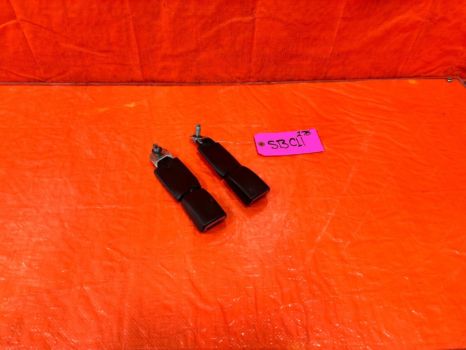 09 15 INFINITI G37 CONVERTIBLE   LEFT AND RIGHT REAR SEAT BELT CLIPS BUCKLES OEM0