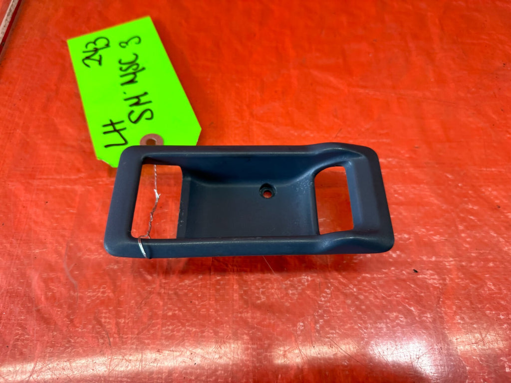 88 91 HONDA CRX   DRIVER LEFT INTERIOR DOOR HANDLE TRIM   BLUE COLOR   OEM #2432