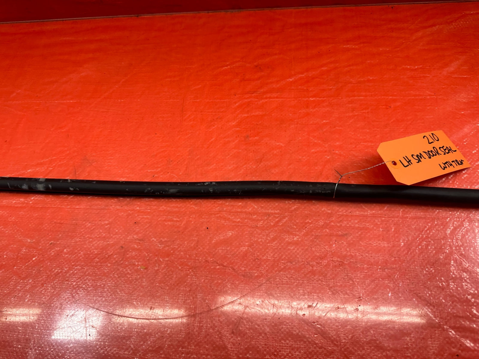 97 01 HONDA PRELUDE LEFT OR RIGHT FRONT LOWER DOOR WEATHER STRIP SEAL OEM #210 16