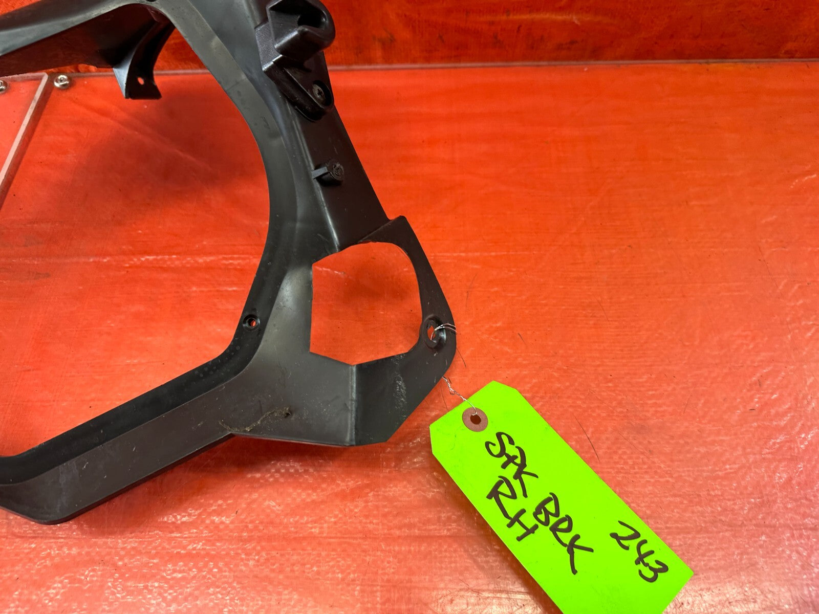 88 91 HONDA CRX PASSENGER RIGHT REAR SPEAKER MOUNTING BRACKET PLATIC OEM #2432