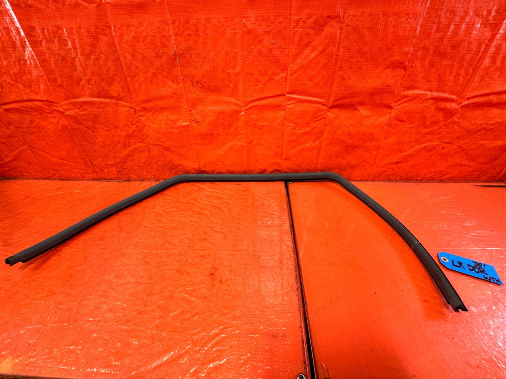 97 01 HONDA CR V CRV   CHASSIS TO DOOR OPEN TRIM GASKET LEFT REAR   OEM #3010